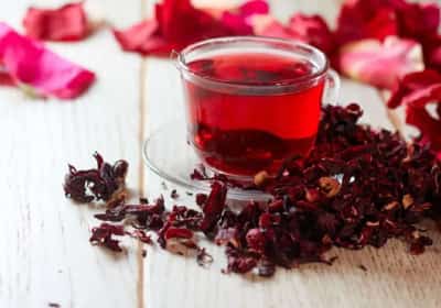 החמישייה המנצחת: סוגי התה שיכולים לשפר את מראה העור באופן טבעי