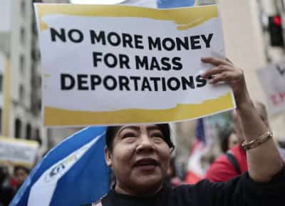 התנגדות רב־דתית חסרת תקדים: קתולים, יהודים ומוסלמים מתייצבים נגד הגירוש ההמוני