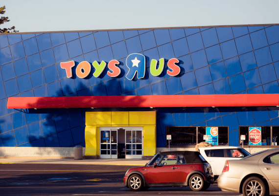 אותה הגברת בשינוי אדרת? צוות טויס אר אס מאחורי רשת צעצועים חדשה