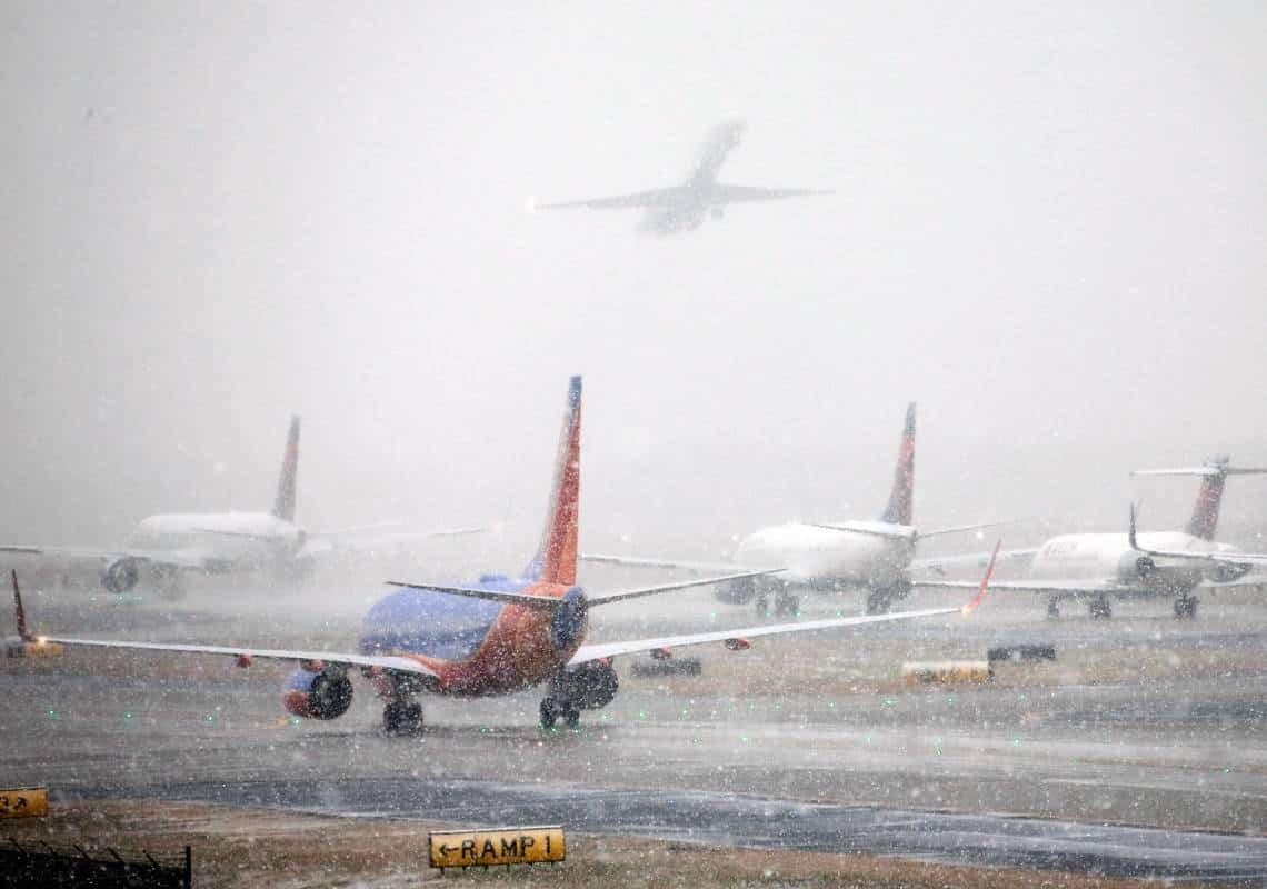 חברות התעופה בארה"ב נכנסות לכוננות: אלפי טיסות בוטלו בעקבות מזג האוויר