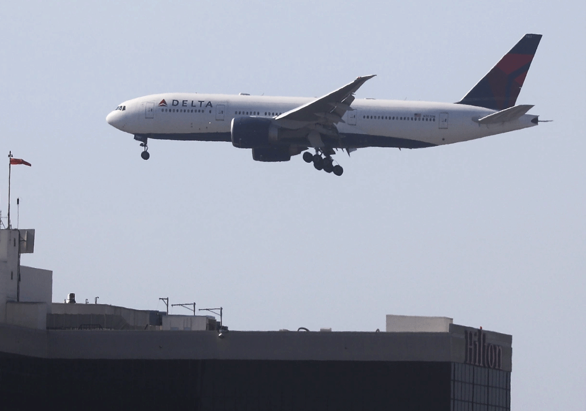 ניסיון חטיפת מטוס בטיסת דלתא מלוס אנג'לס: נוסע התפרץ לעבר תא הטייס