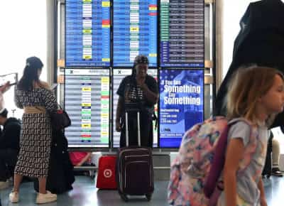 סופת חורף משתקת את אמריקה: אלפי טיסות תקועות ביום הנסיעות העמוס בשנה