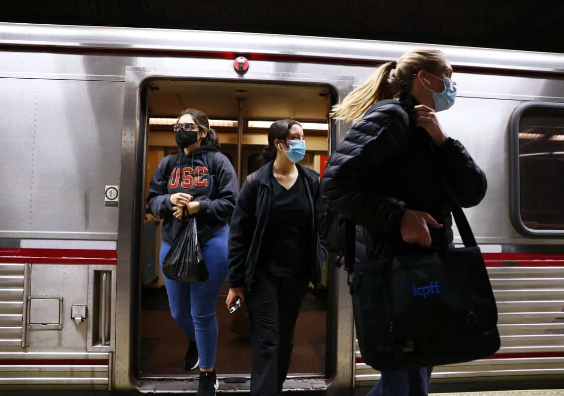 קליפורניה: המושל הטיל וטו על חוק 'נסיעות חינם לצעירים' בתחבורה ציבורית