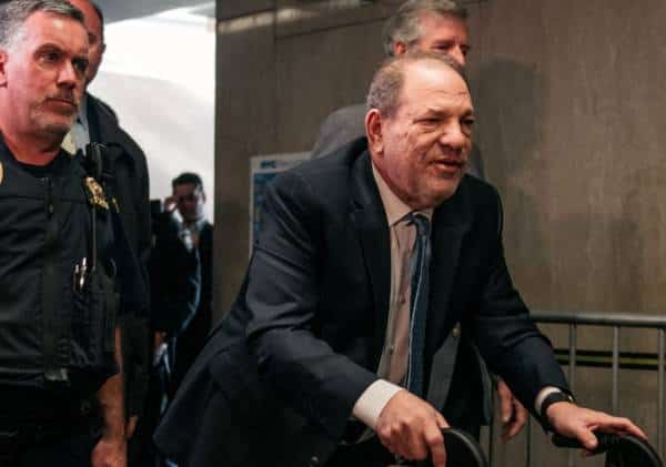 שעות לאחר שנידון ל-23 שנות מאסר: הארווי ויינשטין הובהל לבית החולים