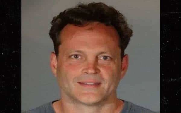 סיי צ'יז: וינס וון בחר לחייך קלות כשצולם במשטרה, לאחר שנעצר בגין נהיגה בשכרות