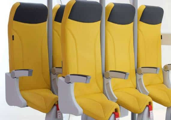 הייתם מוכנים לשבת על כיסאות עמידה במשך טיסה שלמה כדי לחסוך במחיר הכרטיס?