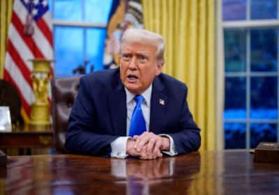 טראמפ נגד מחזיקי גרין קארד: איסור הכניסה מ־12 מדינות יעמוד למבחן