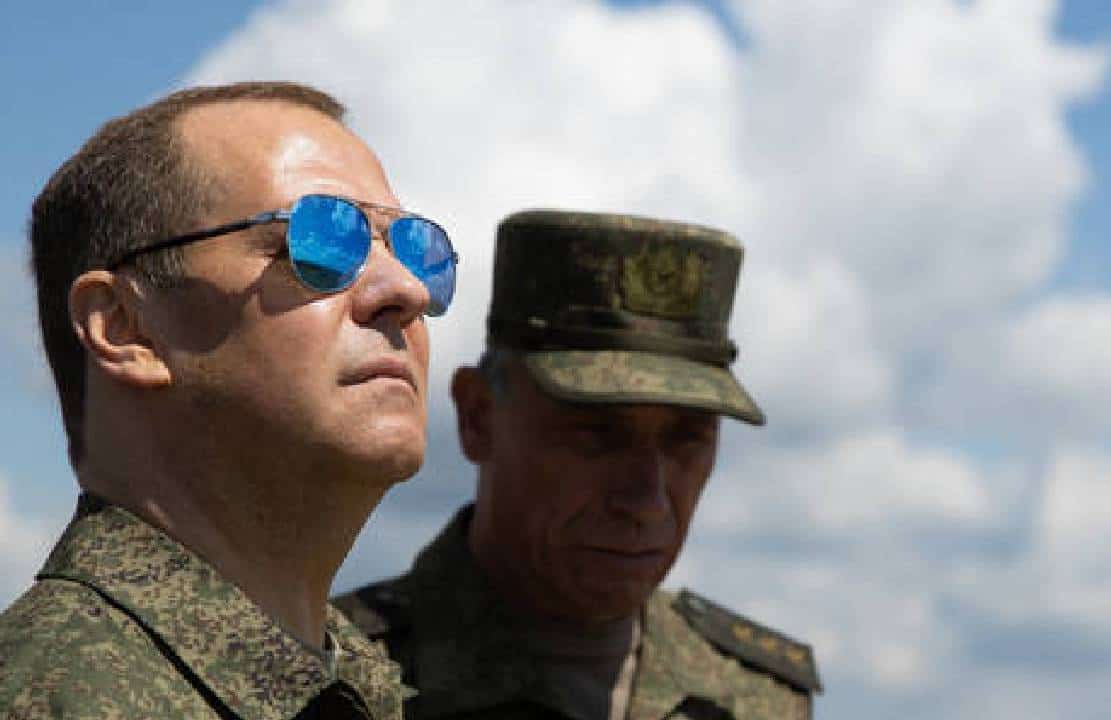 נשיא רוסיה לשעבר: "האידיוטים במערב רוצים מלחמת עולם שלישית - נתקוף את גרמניה"