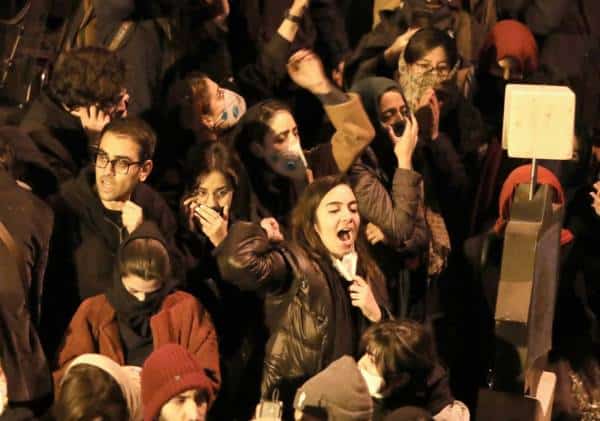הפגנות ענק באיראן:  טראמפ מזהיר את טהרן "העולם צופה בכם";  נתניהו ידע על חיסול סולימאני לפני כולם