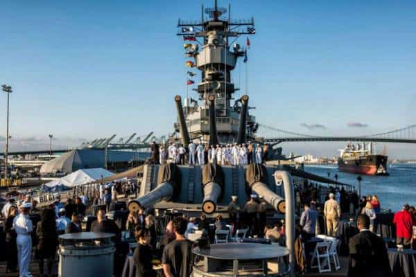 חוגגים לצי הימי של לוס אנג'לס: לא תאמינו כמה כיף משפחתי ממתין לכם 