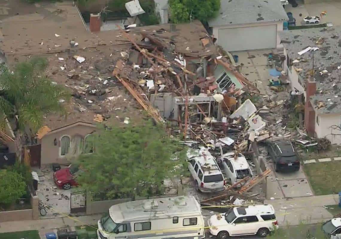 פיצוץ החריב בית בוואלי לוס אנג'לס: שניים נפצעו באורח קשה, בתים סמוכים פונו