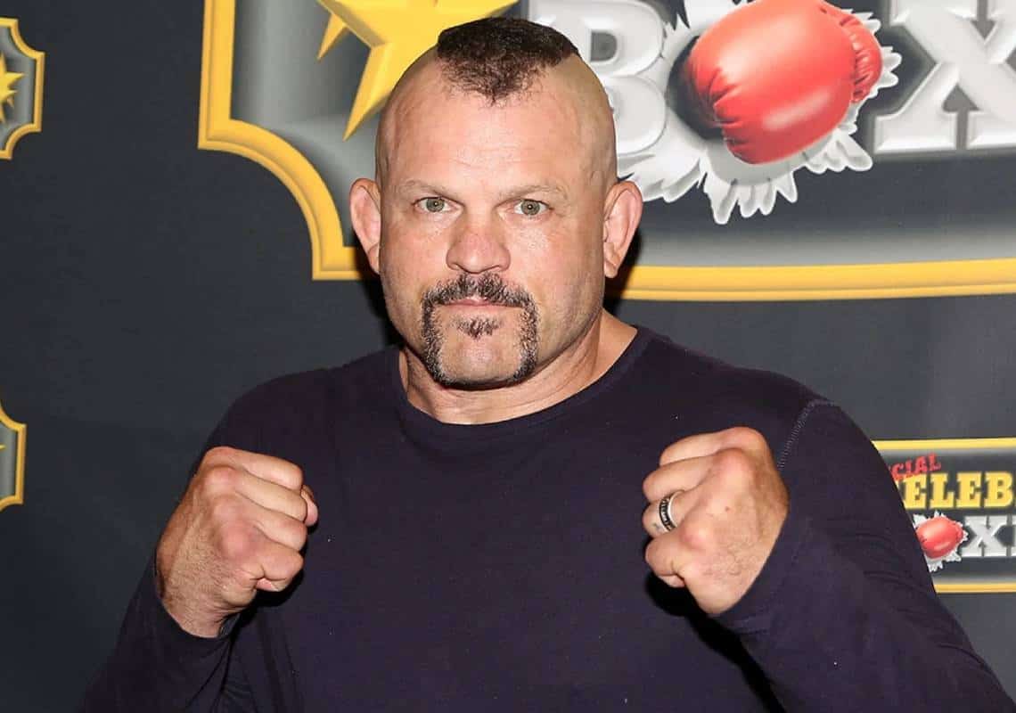 מחוז לוס אנג'לס: צ'אק לידל, אלוף ה-UFC לשעבר, נעצר בחשד שהיכה את אשתו