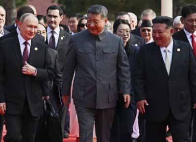 ברית נגד אמריקה? פוטין, שי ג'ינפינג וקים נפגשו בבייג'ינג במצעד צבאי מאיים