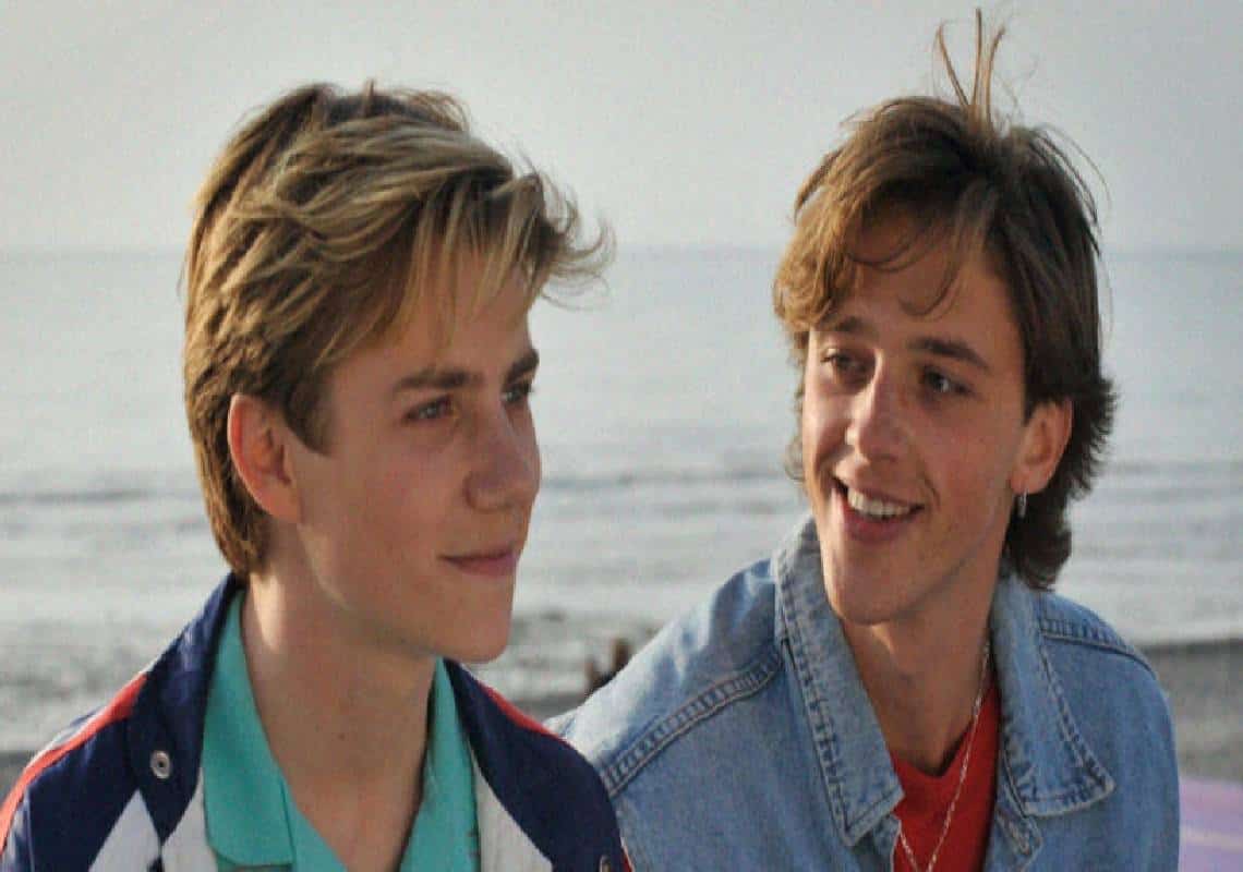 אהבת נעורים תמימה, גילוי מיני, קנאה וסקרנות: ״קיץ 85״ 