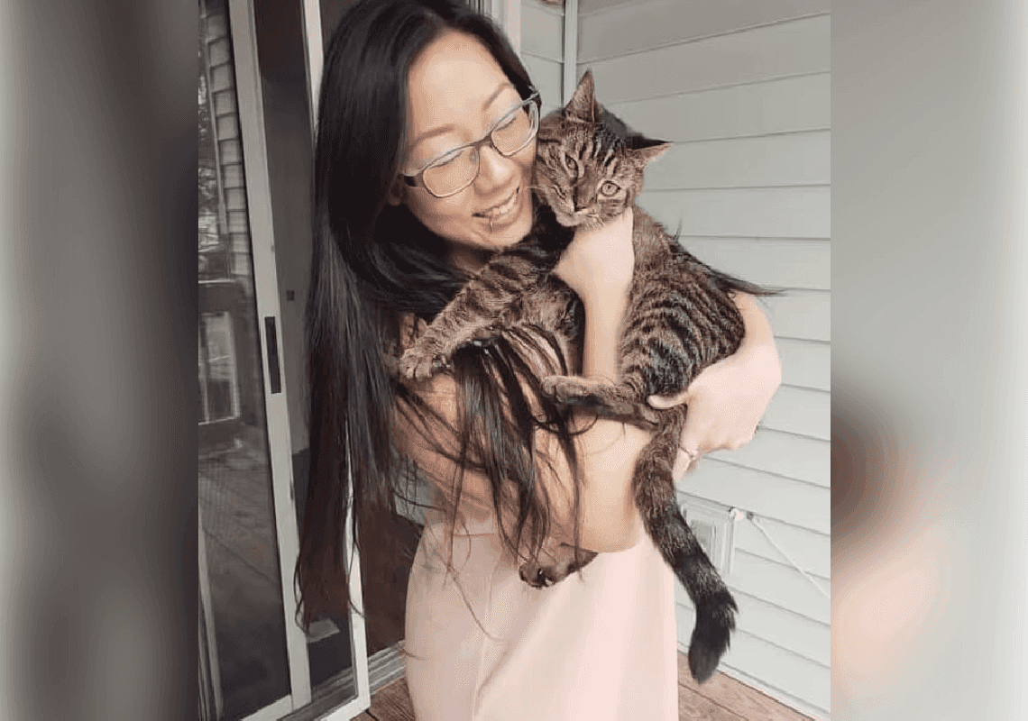 נכנסה לחדר המלון ששכרה - ובפנים חיכה לה רוצח שדקר אותה עשרות פעמים 