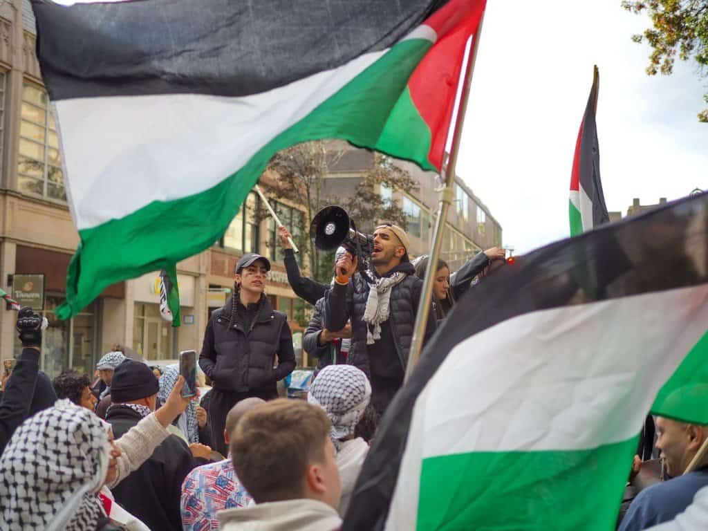 עיתון הקמפוס של ייל צינזר טור פרו-ישראלי על עריפת ראשים ואונס נשים - "טענות לא מבוססות"