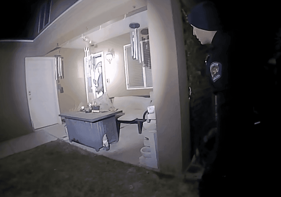 התיעוד הותר לפרסום: הרגע שבו השוטרים יורים למוות באדם - לאחר שהתבלבלו בכתובת הבית