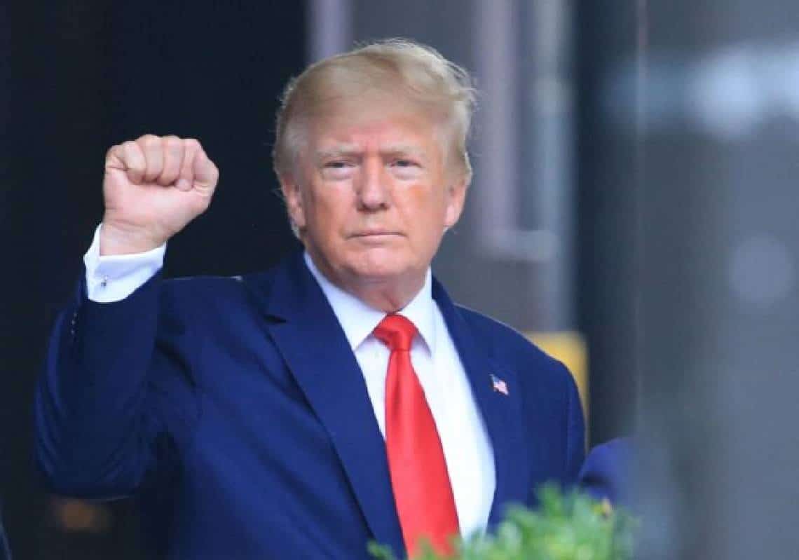 טראמפ לועג לטענה כי היו מסמכים מסווגים על נשק גרעיני במאר-א-לאגו: "מתיחה"