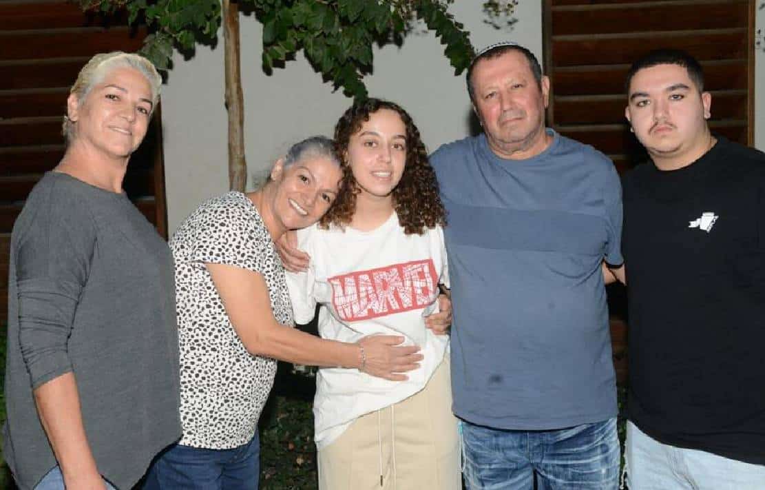 "תודה לבורא עולם, תודה לעם ישראל, תודה לחיילים": חיילת חולצה משבי החמאס