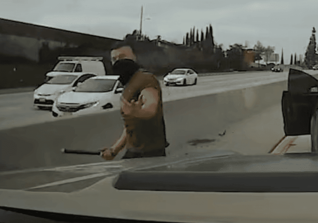 הרשויות עצרו את נהג הטסלה האלים שהפחיד את תושבי דרום קליפורניה 