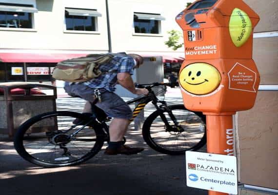 לוס אנג'לס: מתקנים מיוחדים לאיסוף כסף קטן לתרומות עבור חסרי בית יוצבו ברחבי הדאון טאון