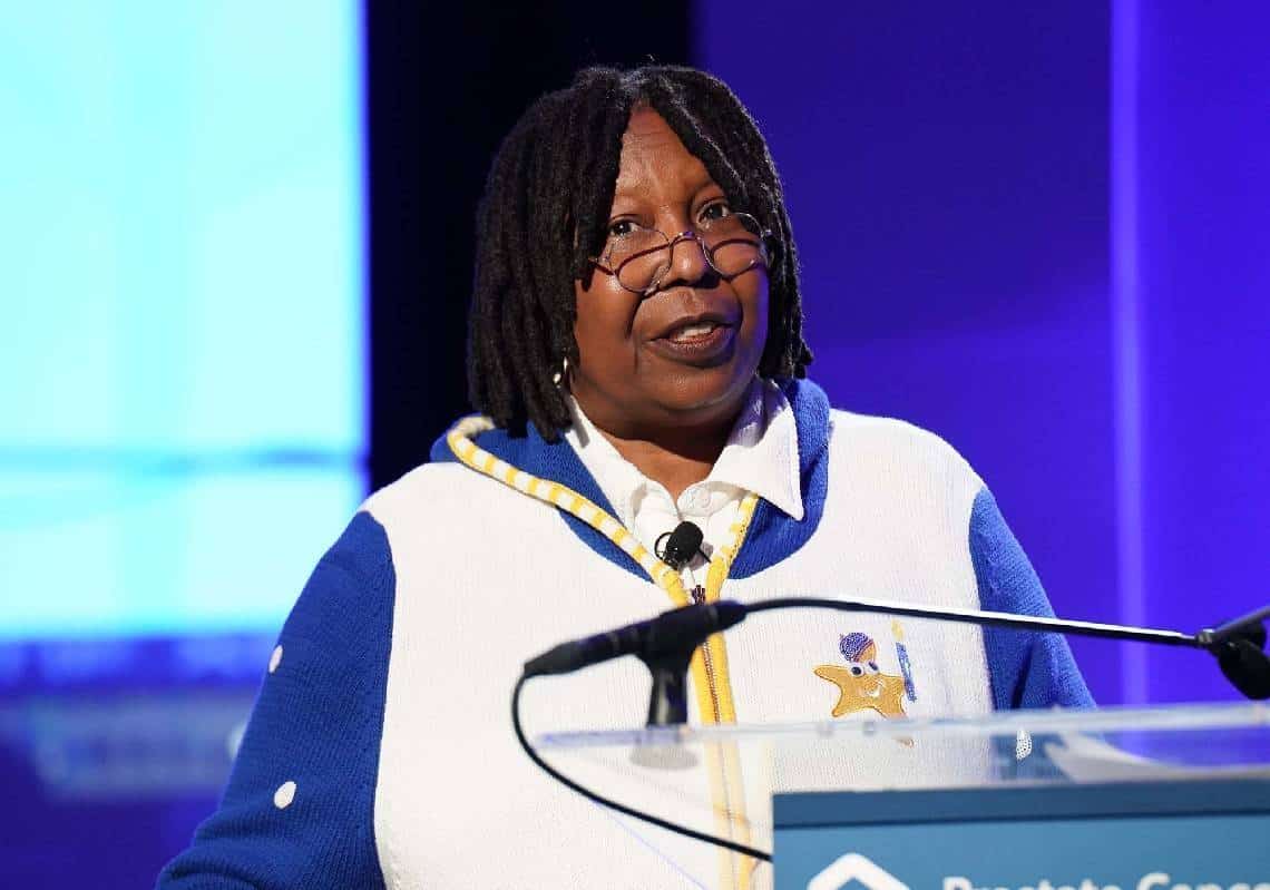 "וופי גולדברג חיברה מתכונים אנטישמיים": לימדה להכין "עוף נסיכה יהודיה מטוגנת", ואז שיקרה "אני בכלל יהודיה!"