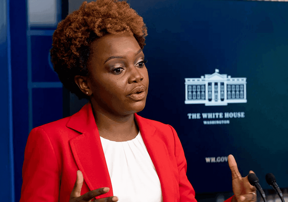 מסע אל העבר: דוברת הבית הלבן החדשה האמינה שטראמפ גנב את הבחירות ב-2016