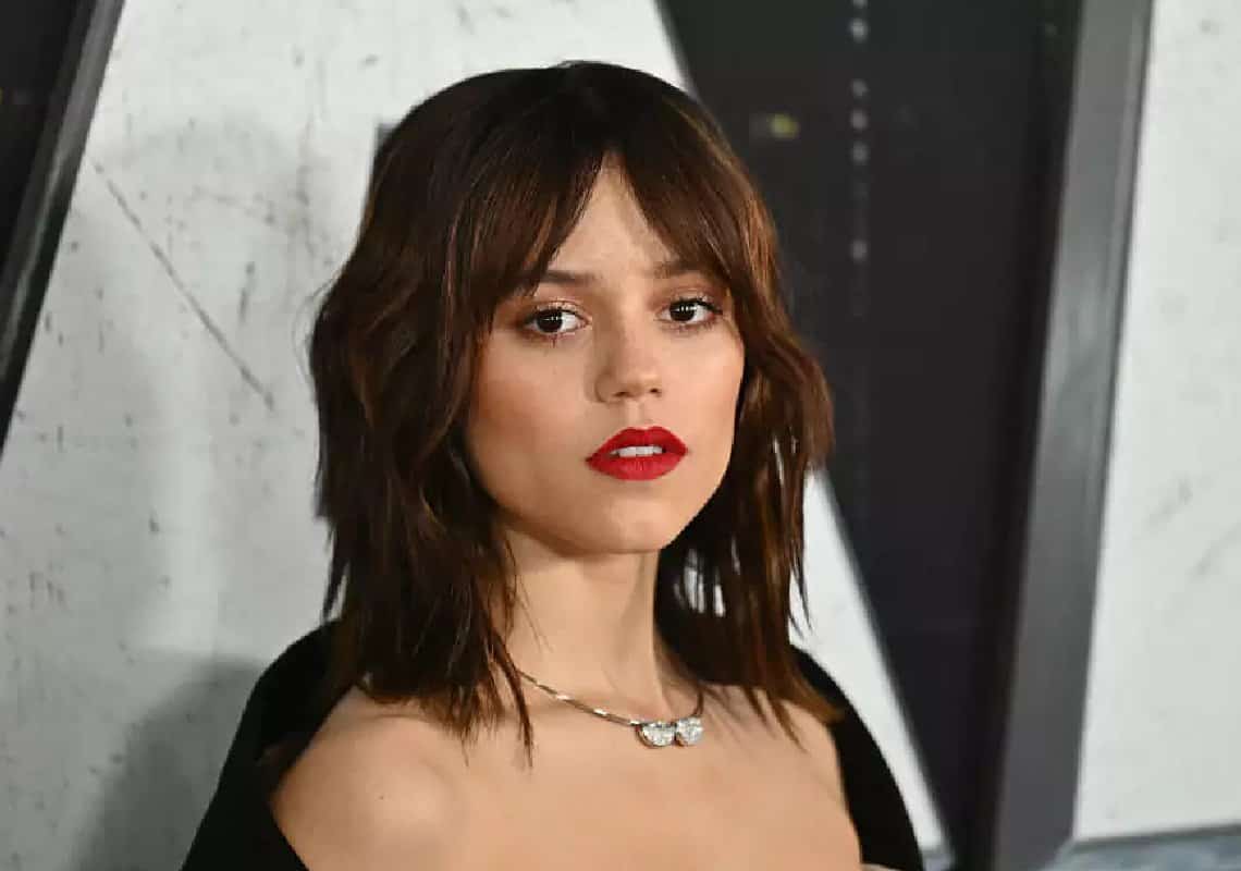 "אני לא אפלה וקודרת כמו שכולם חושבים": כוכבת "ונסדיי" מגיבה 