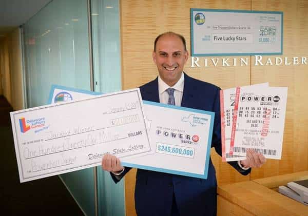 זוכי הלוטו גרפו מיליארדי דולרים ונתנו בעורך הדין מניו יורק את אמונם: הם לא ידעו שנפלו קורבן למשפחת פשע