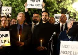 אפילו זה לא הספיק: פרו-פלסטינים תקפו את ממדאני בעצרת ה-7 באוקטובר וכינו אותו "בוגד"