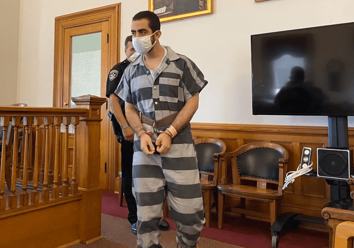 כתב אישום בגין תמיכה בחזבאללה הוגש נגד תושב ניו ג'רזי שדקר סופר מוסלמי 