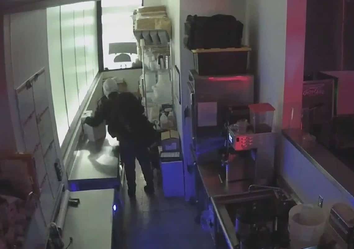 בעקבות מכת פריצות: מסעדה בוואלי לוס אנג'לס הודיעה - לא מקבלים תשלום במזומן