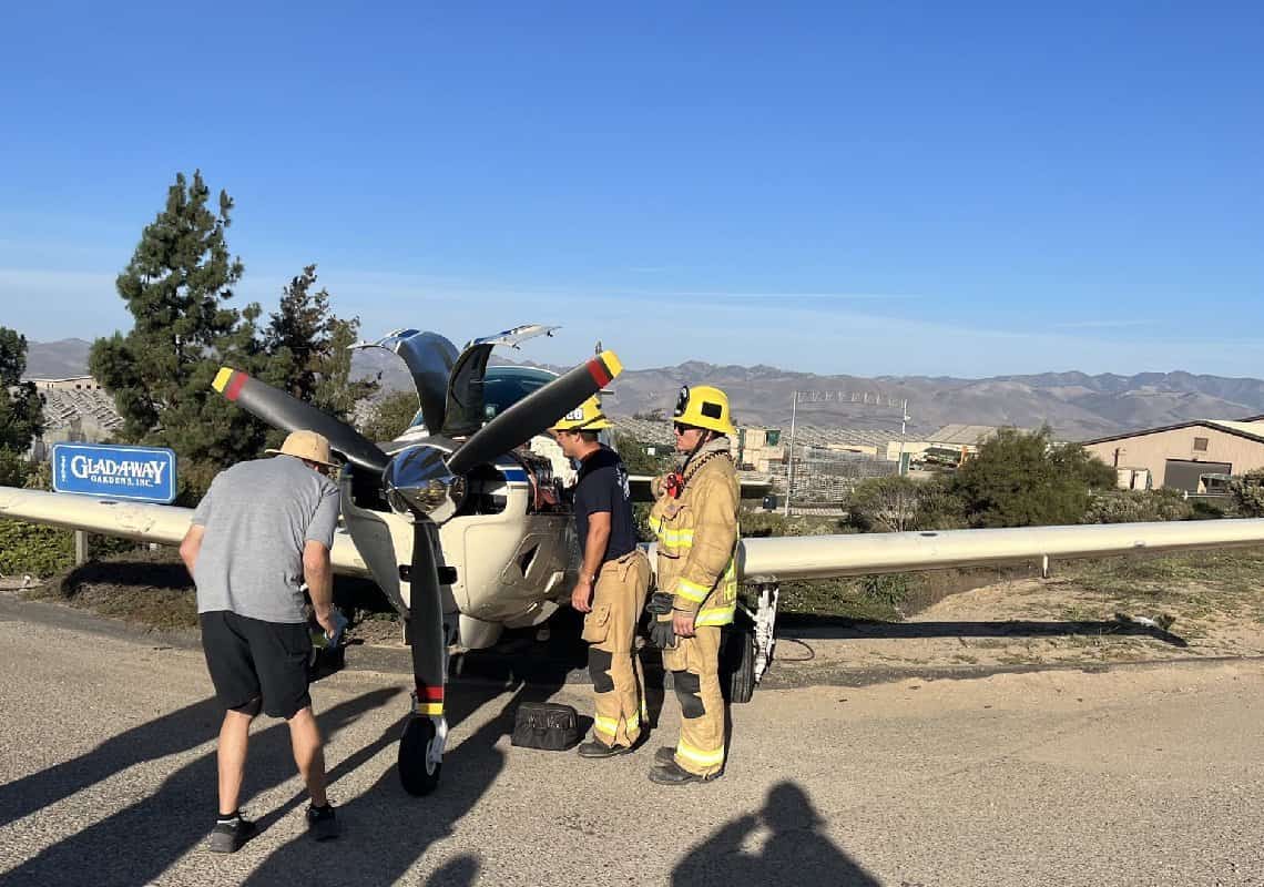 דרום קליפורניה: מטוס קל ביצע נחיתת חירום בכביש
