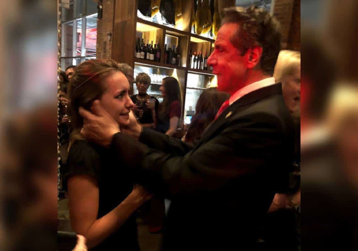 נתפס במצלמה! "אפשר לנשקך?" קואמו מסתבך עם אישה שלישית הטוענת - "כפה עצמו עלי בחתונה, לא האמנתי ששפתיו על פני"