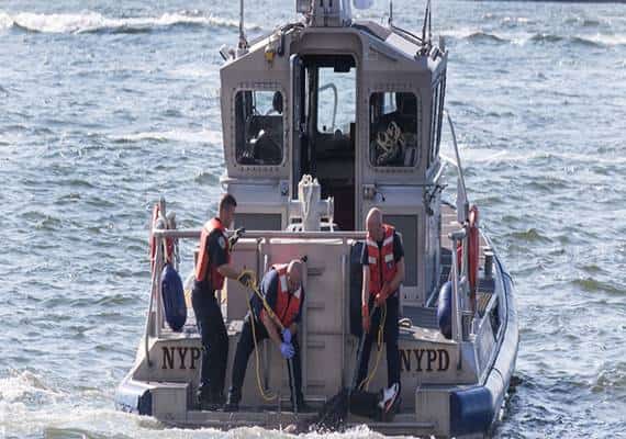 ניו יורק: גופת גבר נמשתה ממי הנהר המזרחי
