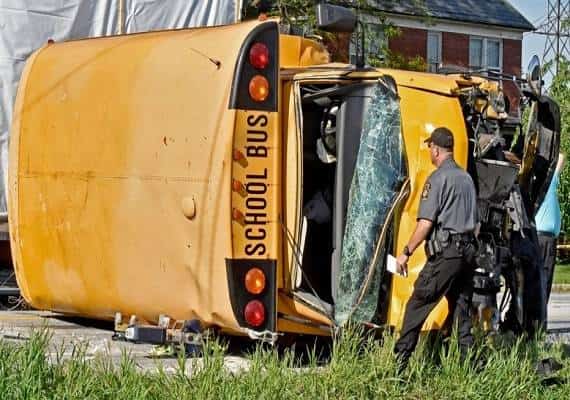 מחדל: גילויים חדשים על עברו של נהג אוטובוס ביה"ס בתאונה בה נהרגו תלמידה ומורה בניו ג'רזי