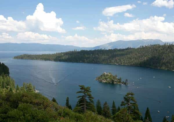 אסון במהלך בילוי משפחתי באגם טאהו: אישה טבעה למוות, בן זוגה ניסה להצילה ונפצע קשה