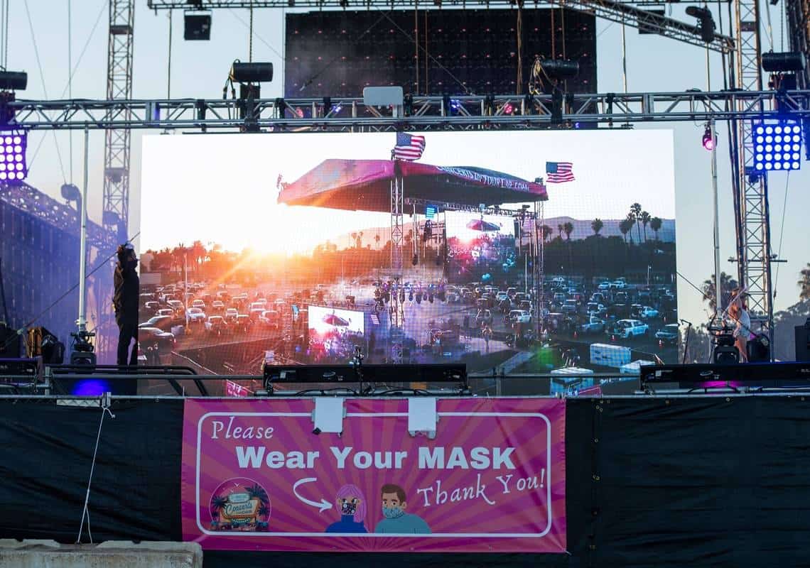 בשורה לרוכשי הכרטיסים לעומר אדם? קליפורניה הודיעה: ההופעות באולמות סגורים חוזרות לפעילות