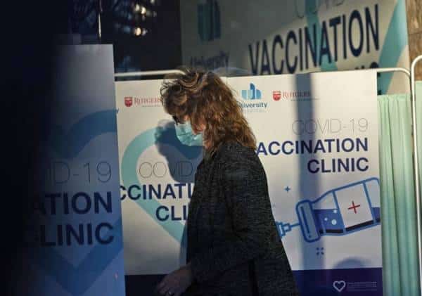 המטרה - 50 מיליון אמריקאים מחוסנים בתוך חודש: החלה תכנית ארבעת השלבים; כל הפרטים