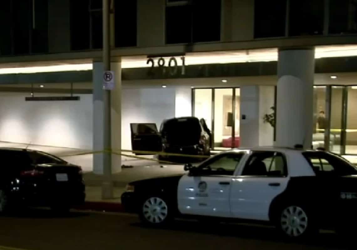 לקחו תכשיטים ושעון יוקרה: צעיר נשדד ונורה בלב לוס אנג'לס