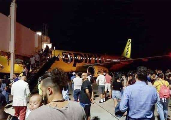 טיסה של ספיריט איירליינס נאלצה לנחות בשל ריח בלתי נסבל