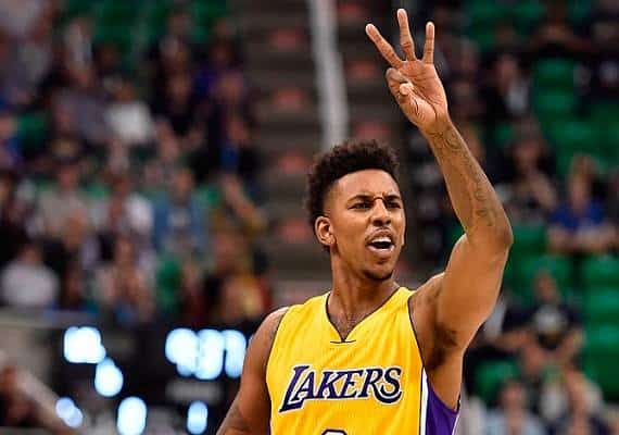 שחקן הלייקרס לשעבר ניק יאנג נעצר לאחר שסירב לשתף פעולה בבדיקת רשיונות