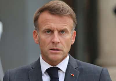 רגע לפני ההכרה במדינה פלסטינית: הממשלה של מקרון מתפרקת, התמיכה בו בשפל חסר תקדים