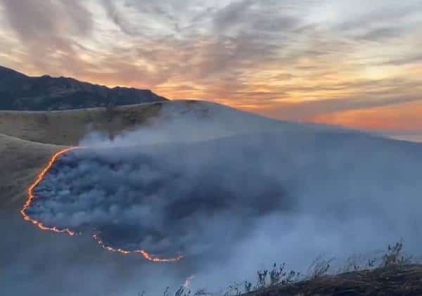 בחסות מזג האוויר: שריפת ענק פרצה בדרום קליפורניה