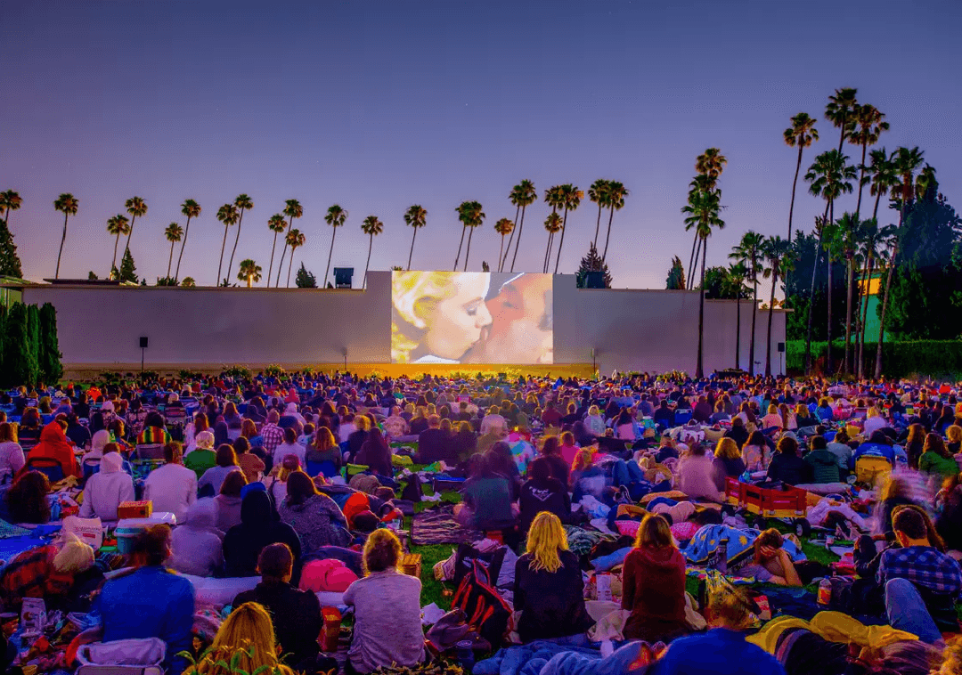 סרטים תחת כיפת השמיים: Cinespia חוזרת לבית הקברות בהוליווד