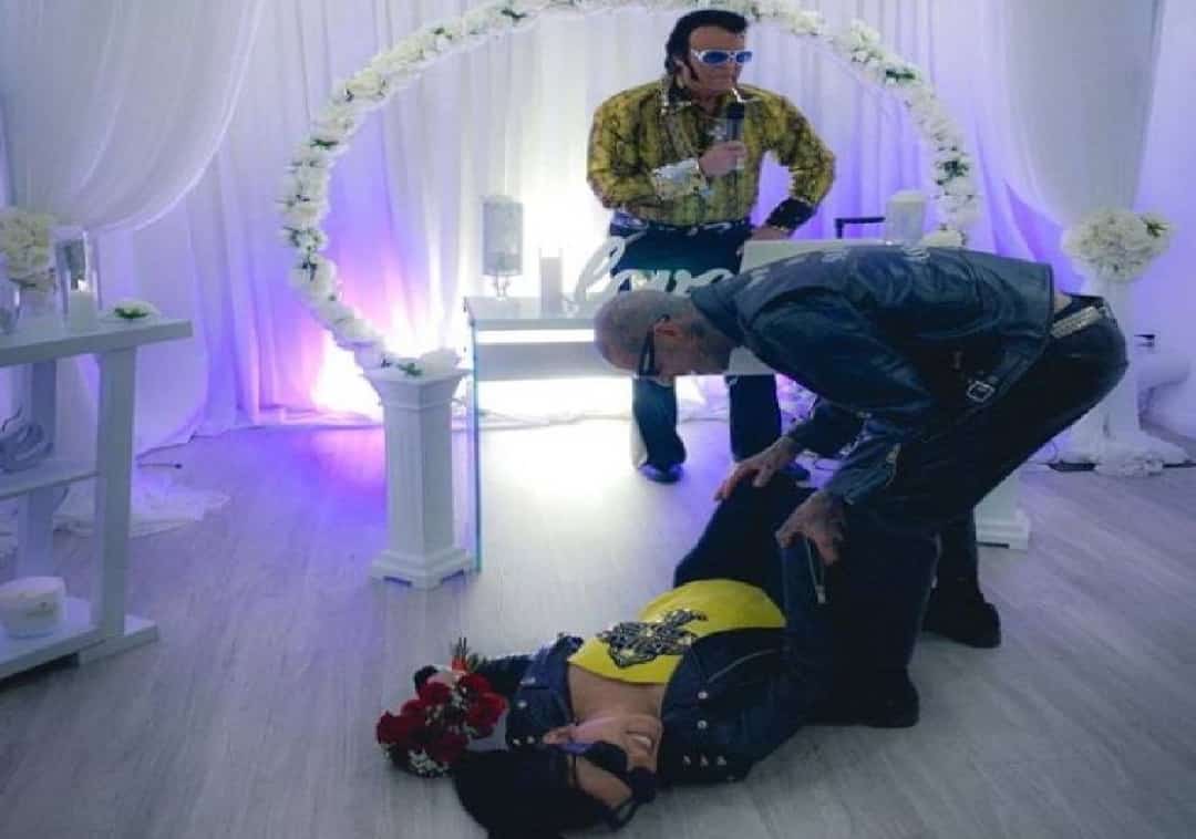 האחיות קרדשיאן חושפות הכל על החתונה של קורטני 
