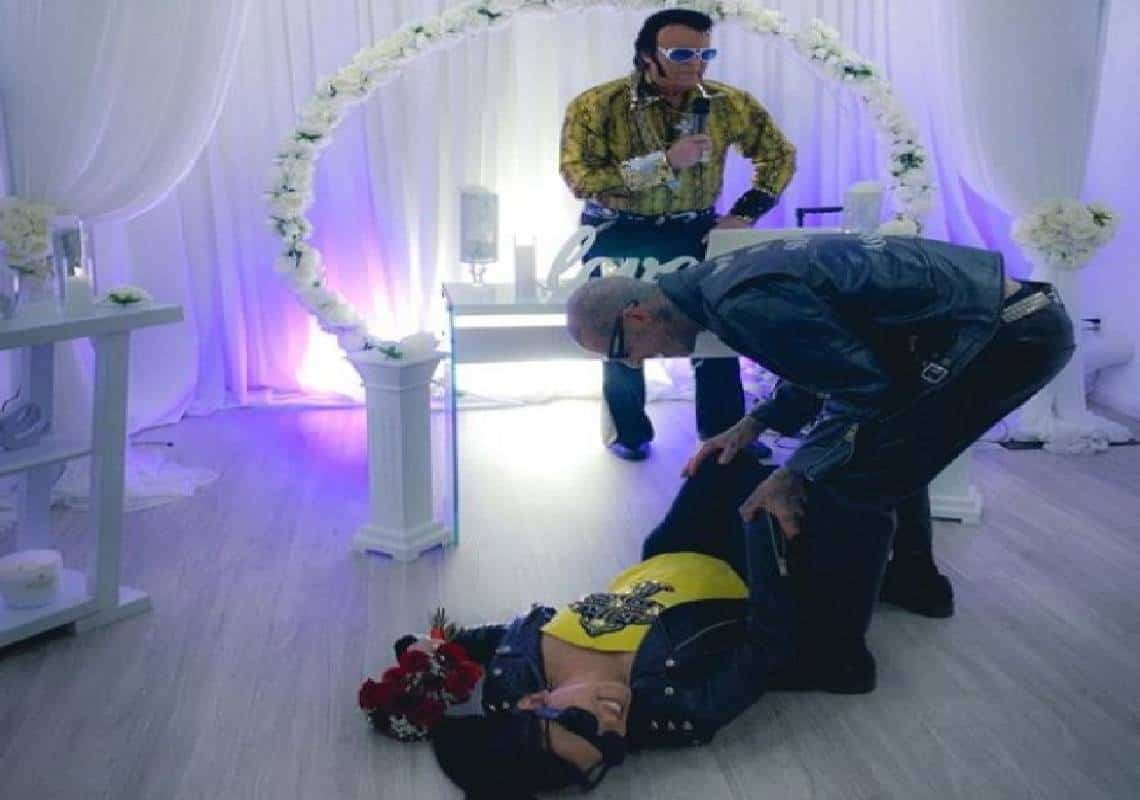 האחיות קרדשיאן חושפות הכל על החתונה של קורטני 