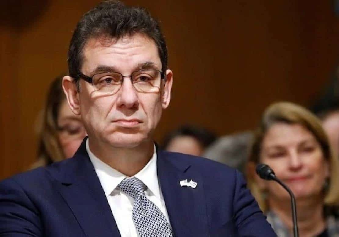 מנכ"ל פייזר נמצא אשם בהצהרות "מטעות" על חיסונים בבריטניה