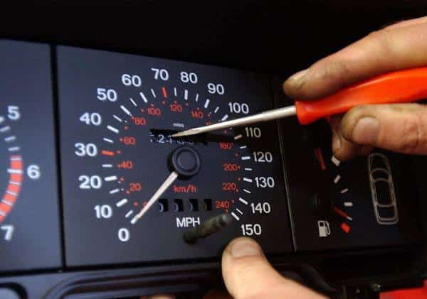 קונים מכונית? כך תדעו מה המרחק האמיתי שהיא עברה