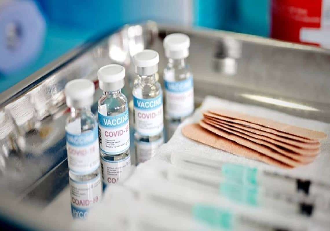 117 עובדי רפואה תובעים את הנהלת ביה"ח - "אנו מסרבים לחיסון הניסיוני" - ההנהלה הגיבה: "התחסנו או שתפוטרו"